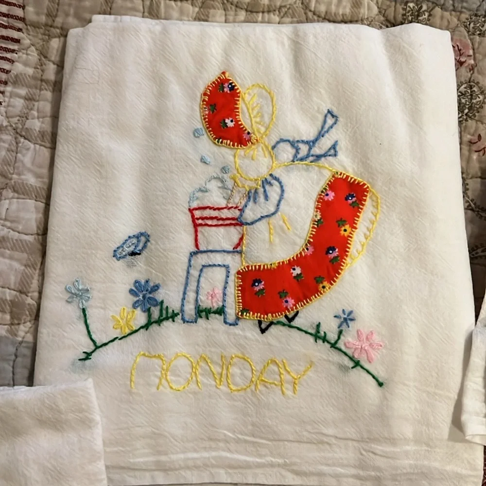 Vintage Days of the Week kitchen towels set